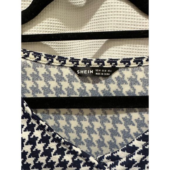 Navy Shirt with Pattern - Size M - Picture 3 of 7